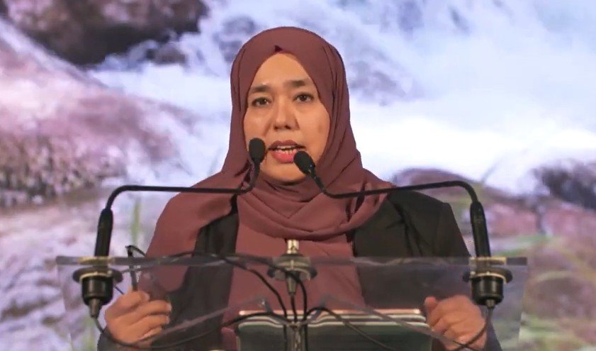 Humaira Jaleel speaking to an audience from the stage